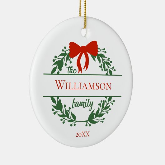 パーソナライズ赤い緑のリース家族の名前クリスマス セラミックオーナメント (右)
