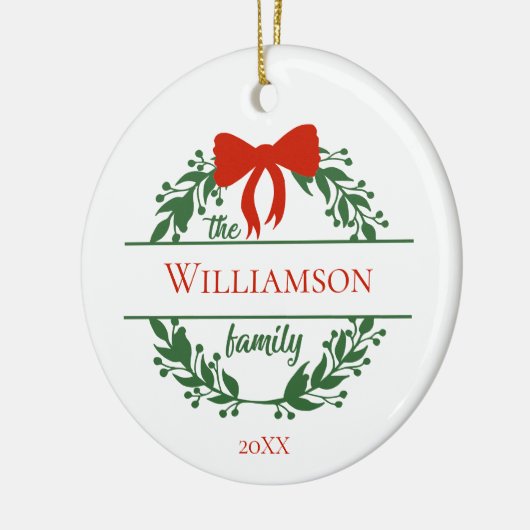 パーソナライズ赤い緑のリース家族の名前クリスマス セラミックオーナメント (左)