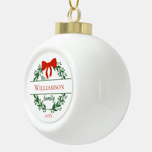 パーソナライズ赤い緑のリース家族の名前クリスマス セラミックボールオーナメント (右)