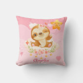 パーソナライズ赤ちゃんの女の子の雲の上にスロース クッション (正面)
