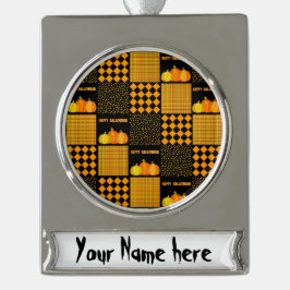 パーソナライズ – パンプキンハロウィーンパッチワークパターン シルバープレートバナーオーナメント
