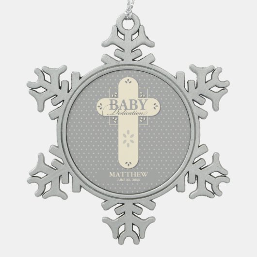 パーソナライズ、ベビー献身クリーム&グレークロス スノーフレークピューターオーナメント (正面)