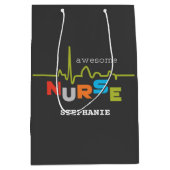 パーソナライズ、素晴らしナース日のナース ミディアムペーパーバッグ (正面)