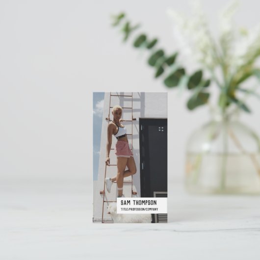 パーソナルトレーナーの写真とロゴのソーシャルメディアのアイコン 名刺 (スタンド正面)