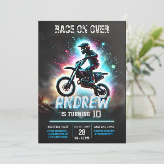 パーソナルモトクロスダートモーターバイクボーイ誕生日 招待状 (スタンド正面)