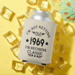 パーソナルヴィンテージ50th birthday party 缶クーラー<br><div class="desc">この限定版、プレミアム品質、オリジナル、上品、レトロ、ヴィンテージ感のある誕生日グラフィックデザインとタイポグラフィフォントでオリジナリティをクール追加できる。これは素晴らし贈り物のアイディア男性へ、女性、夫、妻、ガールフレンド、そしてボイルフレンドの人々が、この一種の芸術の作品を愛するギフトですユニークと、あなたのハッピーバースデーのパーティーのための休日の贈り物おもしろい。</div>