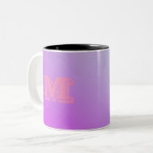 パーソナル化可能なイニシャル紫色のグラデーション ツートーンマグカップ (正面左)