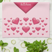 パーソナル化可能なハートを持つピンクの文字 キッチンタオル (折り畳み)