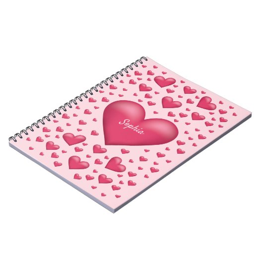 パーソナル化可能なハートを持つピンクの文字 ノートブック (左側)