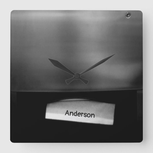 パーソナル化可能な折り畳み紙タオルディスペンサー スクエア壁時計 (正面)