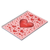 パーソナル化可能な赤いハートの文字 ノートブック (左側)