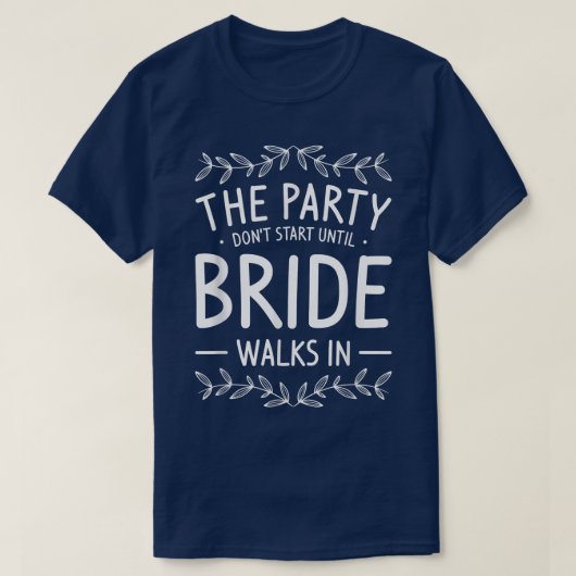 パーティは新婦が入るまで始まらないよ、バチェラー Tシャツ (デザイン正面)