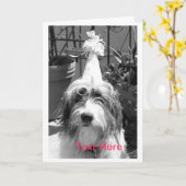 パーティを楽しむこと準備ができた犬 カード (黄色い花)