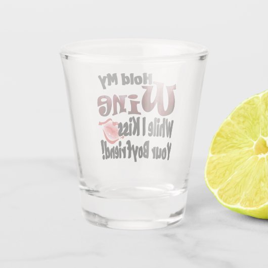 パーティーおもしろいは彼氏の間ワインを持つキス ショットグラス (裏面)