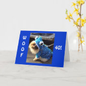 パーティーのポメラニア犬、40歳の誕生日を祝う カード (黄色い花)