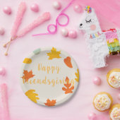 パーティーの休日を与えている幸せな友人 ペーパープレート (パーティー)