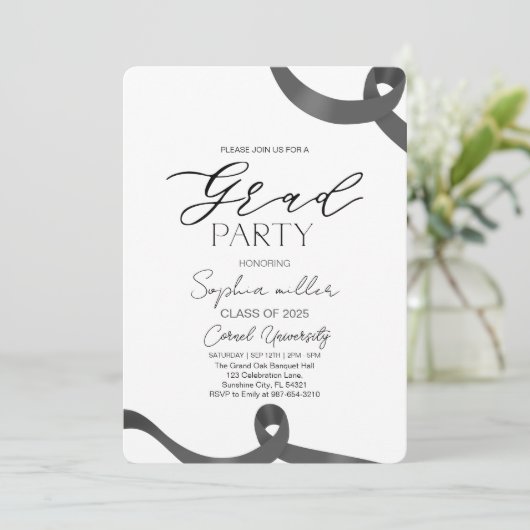 パーティーの卒業、ミニマリストの白黒 招待状 (スタンド正面)