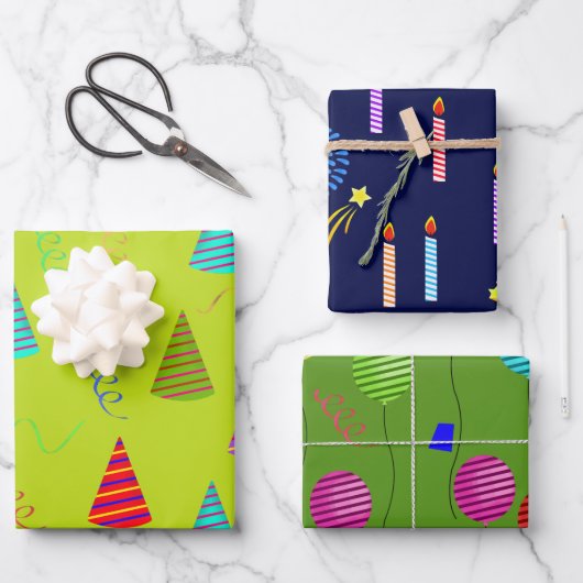 パーティーの風船、帽子、およびカラフルストリーのろうそく ラッピングペーパーシート (正面)