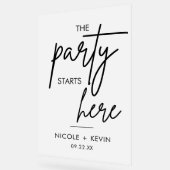 パーティーはここ結婚で始まる アクリルサイン (傾斜)