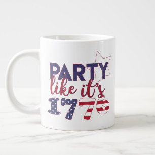 パーティーは1776年と同じ-アメリカ国旗タイポグラフィ ジャンボコーヒーマグカップ