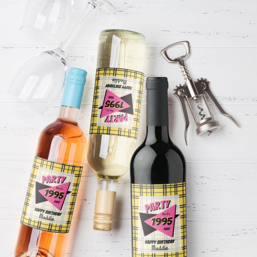 パーティーは90年代の黄色い格子状の誕生日のような ワインラベル