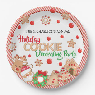 パーティーを飾る休日のクリスマスのクッキー ペーパープレート