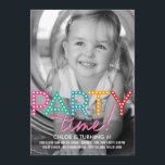 パーティータイムフォト誕生日招待状 招待状<br><div class="desc">写真を使って、この新しモダンい誕生日の招待をパーソナライズお気に入りのする！berryberrysweet.com comで利用可能なその他の色</div>