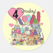 パーティー子猫4歳の誕生日Tシャツとプレゼント ラウンドシール (正面)