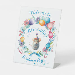 パーティー帽をかぶったかわいいマウス 台座サイン