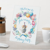 パーティー帽をかぶったかわいいマウス 台座サイン (インサイチュ)