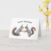 パーティー帽子のリス誕生日カード カード (黄色い花)