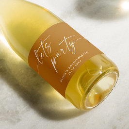 パーティー。マスタードブラウンのスクリプトバチェロレッテ スパークリングワインラベル