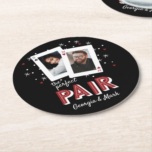 パーフェクトペアカジノテーマカップルフォト ラウンドペーパーコースター (アングル)
