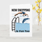 パーフェクト泳ぐ人デザイン – 今スイミングもおもしろい カード (黄色い花)