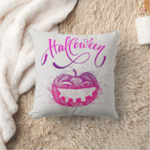 パープルおもしろいカボチャ顔ハロウィンタイポグラフィ クッション (ブランケット)