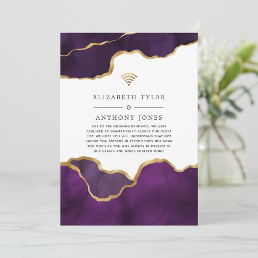 パープルとゴールドのアゲート石を使用した結婚式のゲストリスト縮小のお知らせ 案内状 (スタンド正面)