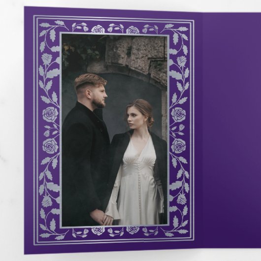 パープルとシルバー ロイヤル メディエーバル ソード ウェディング 三つ折り招待状 (内部最初)