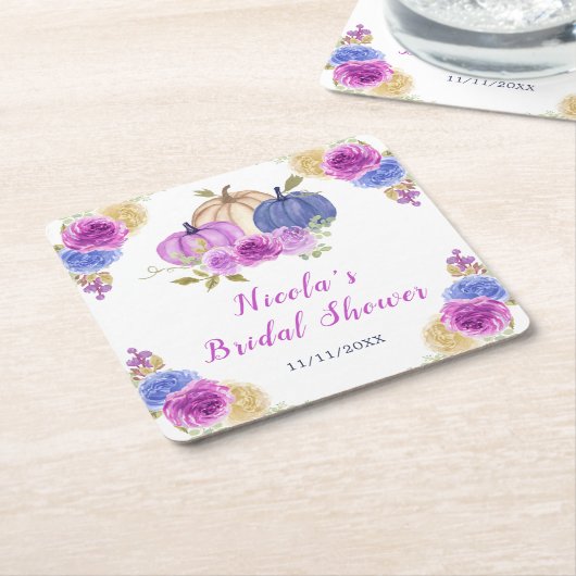 パープルとネイビーブルーの花のカボチャ ブライダルシャワー スクエアペーパーコースター (アングル)