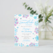 パープルとブルーの雪の結晶の誕生日パーティー ポストカード (スタンド正面)