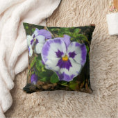 パープルとホワイトのパンジーカラフルフローラ クッション (ブランケット)
