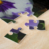 パープルとホワイトのパンジーカラフルフローラ ジグソーパズル (側面)