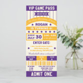 パープルと金ゴールドスポーツチームチケット誕生日パーティー 招待状 (スタンド正面)