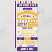 パープルと金ゴールドスポーツチームチケット誕生日パーティー 招待状 (正面/裏面)