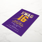 パープルと金ゴールドバーシティスタイルスワッグ16誕生日 箔招待状 (回転した状態)