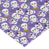 パープルのカワイトハロウィーンスカル テーブルクロス (アングル)
