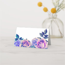 パープルのバラの席次カード。青い結婚式の花 プレイスカード