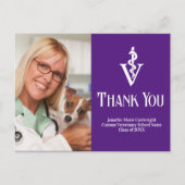 パープルの獣医学校卒業写真カスタム感謝メッセージ ポストカード (正面)