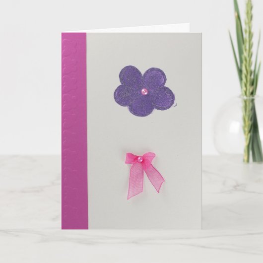 パープルの花とピンクの弓をパーソナライズ カード (正面)