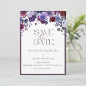 パープルの花のスクリプト結婚式のSave the Date 招待状 (スタンド正面)