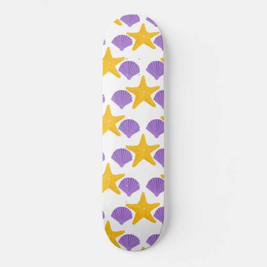パープルの貝殻と黄色いヒトデの海洋生物 スケートボード (正面)